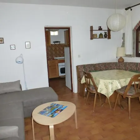 Maisonette Rustique- Pinede Piscine Ferienhaus