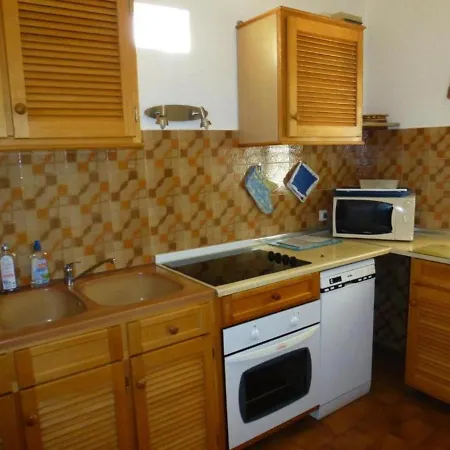 Maisonette Rustique- Pinede Piscine Ferienhaus *
